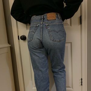 33/34 Levi 550’s. Super high wasted!